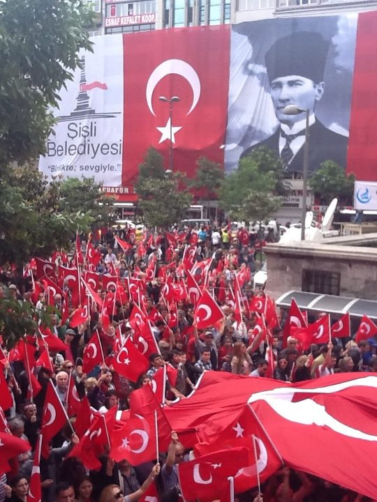 Şişli Kırmızı Beyaz Oldu 2