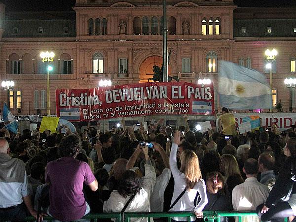Arjantin Yeniden Protestolarla Ayaklandı