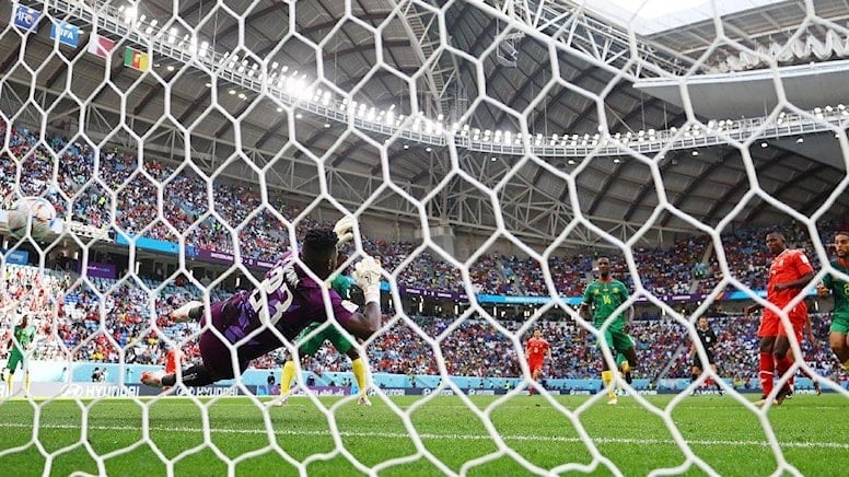 İsviçre, Kamerun'u tek golle geçti