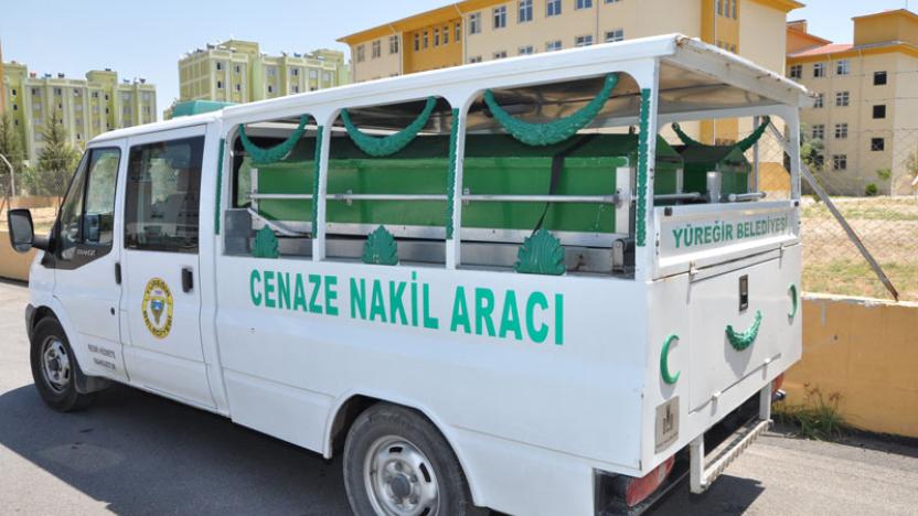 AKP'li Yüreğir Belediyesi’ne ait cenaze aracındaki tabutların içinde esrar ele geçirildiği ortaya çıktı