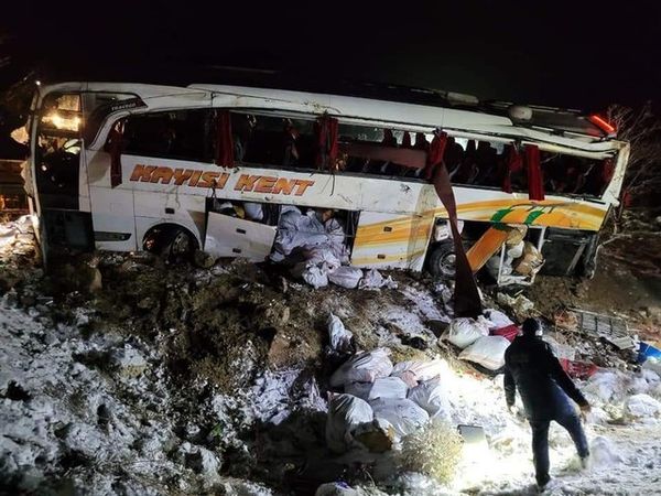 Kayseri'de otobüs devrildi: 4 ölü, 24 yaralı