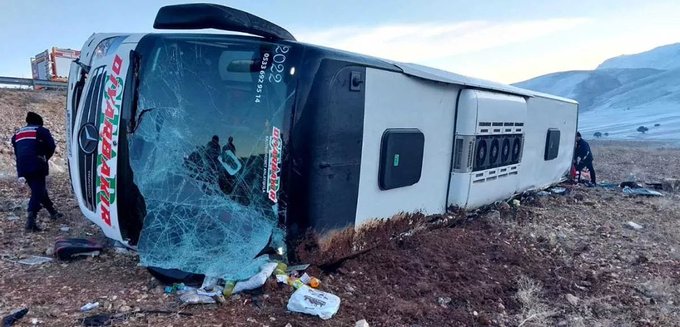 Afyonkarahisar'da otobüs devrildi: 8 kişi öldü, 35 kişi yaralandı