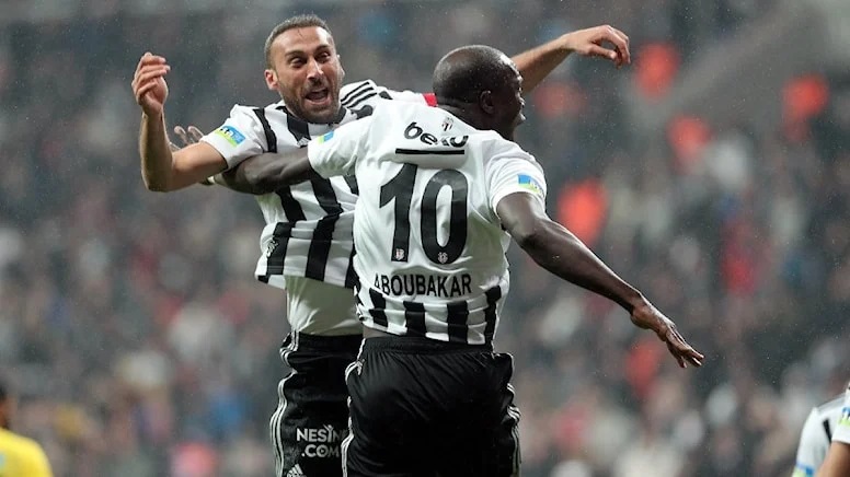 Beşiktaş, İstanbulspor’u 3 golle devirdi