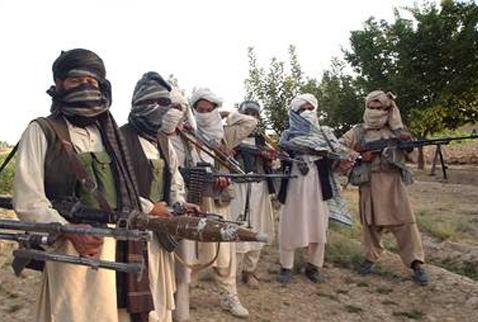 Taliban 10 asker ve 1 doktoru kaçırdı