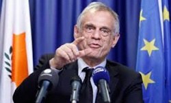 Rum Kesimi Maliye Bakanı istifa etti