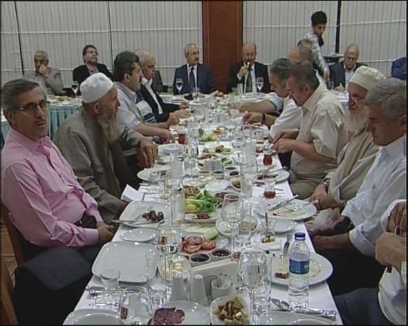 Kılıçdaroğlundan din adamları ve köşe yazarlarına iftar