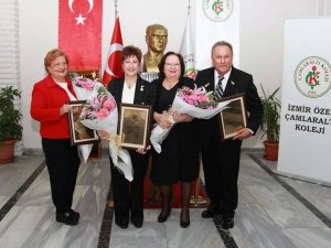 İzmirde Cumhuriyete Sahip Çıkanlar ödülü sahiplerini buldu