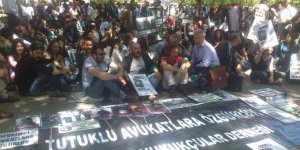 ÇHDli avukatlardan Ankarada eylem