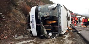 Ankarada otobüs devrildi: İki ölü