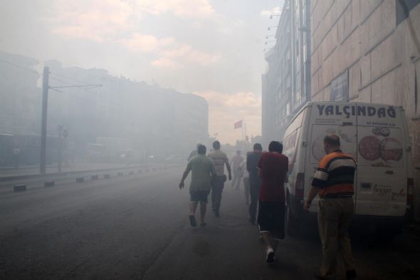 Kadıköy duman altında 1