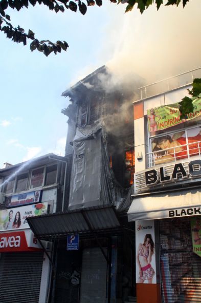 Kadıköy duman altında 11