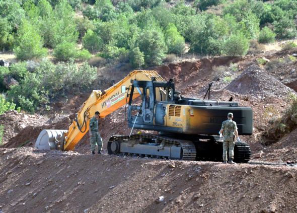 PKK iş makinelerini yaktı 1