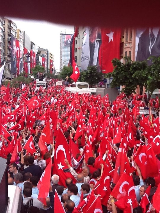 Şişli Kırmızı Beyaz Oldu 13