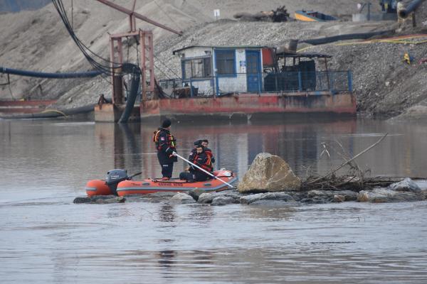 Edirne'de kaçakların botu alabora oldu: 3 ölü, 7 kayıp