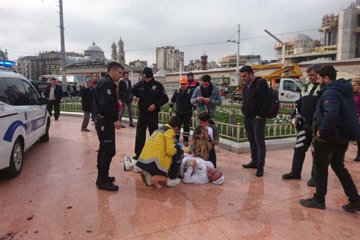 Taksim Meydanı’nda kendini yaktı!