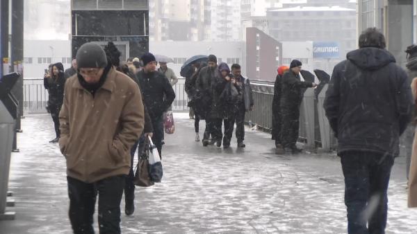 İstanbul’da kar yağışı başladı