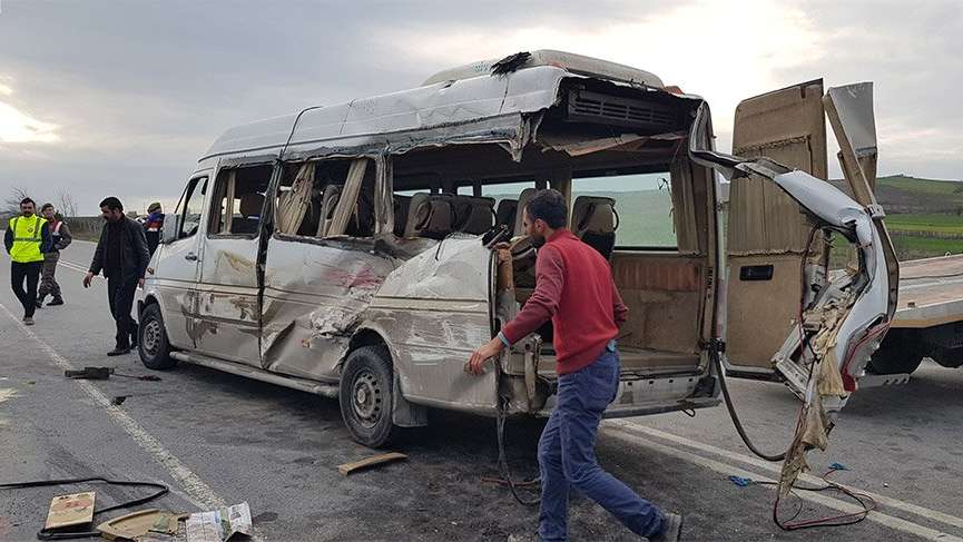 Arnavutköy'de öğrenci servisi kaza yaptı: Bir öğrenci öldü