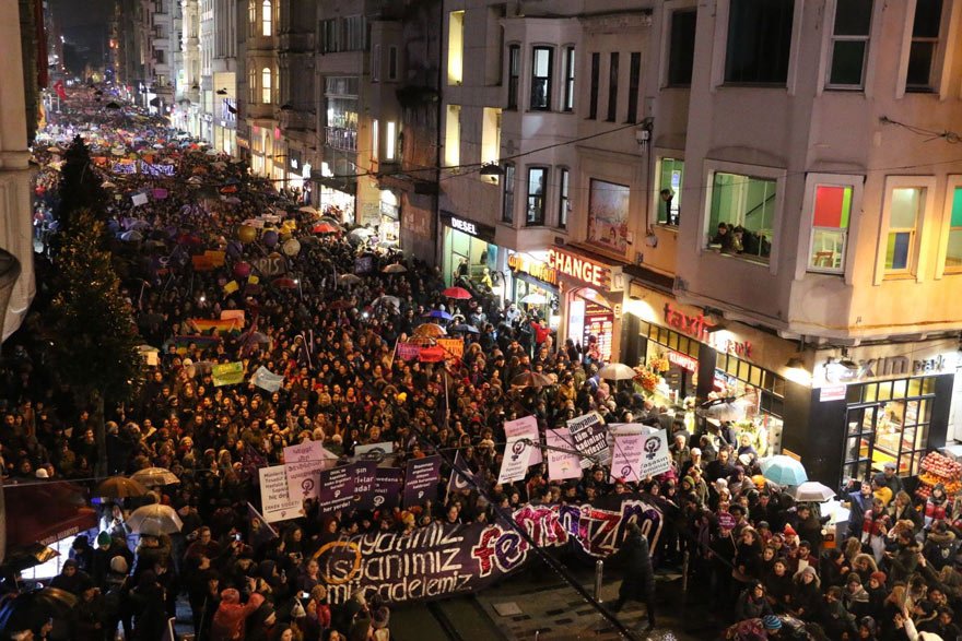 Kadınlardan İstiklal Caddesi’nde büyük yürüyüş