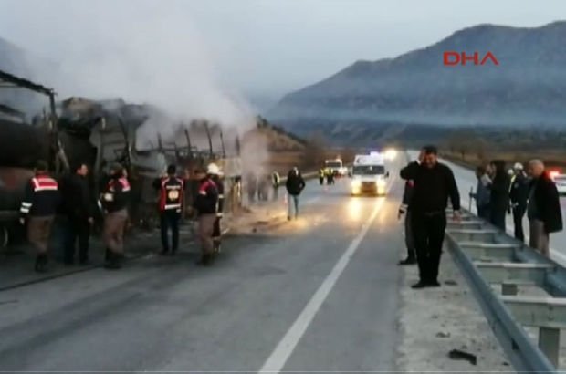 Yolcu otobüsü TIR'a çarptı: 13 ölü, 18 yaralı