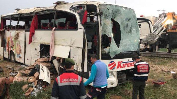 Ankara-Aksaray otoyolunda otobüs kaza yaptı… Ölü ve yaralılar var