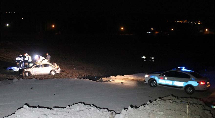 Polis ve askerlerin bulunduğu otomobil şarampole yuvarlandı: 1 şehit