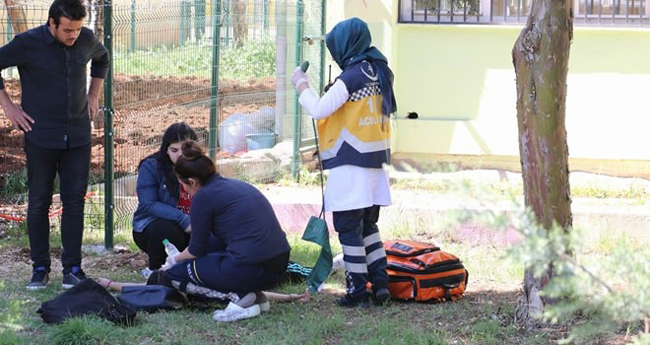Diyarbakır'da liseli kız okulda dehşet saçtı