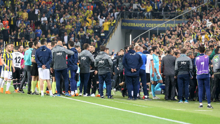 TFF, olaylı Fenerbahçe - Beşiktaş derbisi için kararını verdi