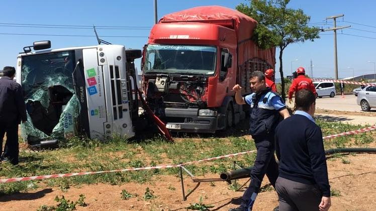 Balıkesir'de feci kaza: 19 yaralı