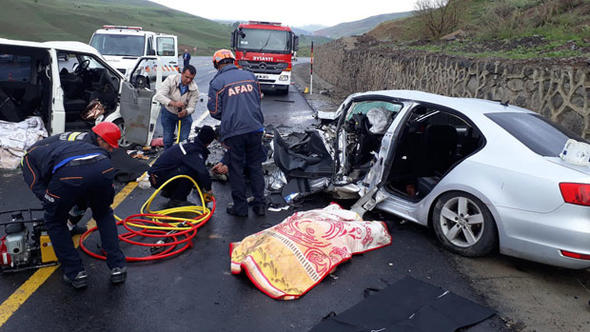 Erzurum'da katliam gibi kaza: 5 ölü, 10 yaralı