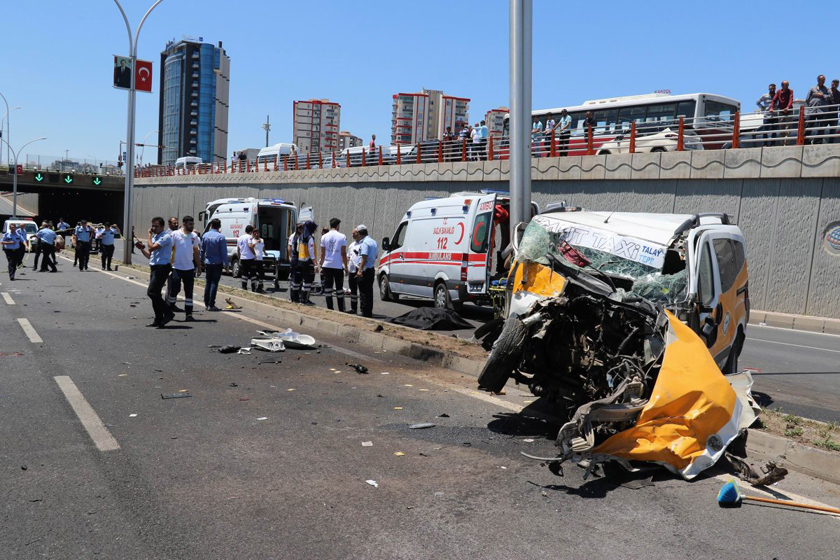Diyarbakır'da kaza: 2 ölü, 5 yaralı