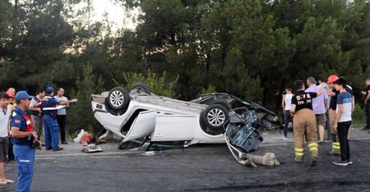 Uşak'ta korkunç kaza! Kamyon kırmızı ışıkta araçları biçti: 2 ölü, 17 yaralı