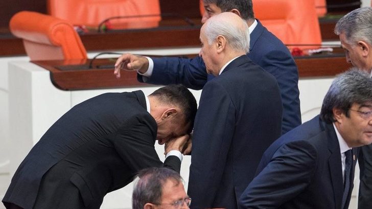 Devlet Bahçeli'nin elini öpen İYİ Partili isim için Meral Akşener'den çok sert tepki