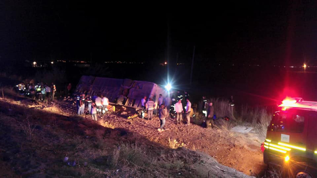 Aksaray'da yolcu otobüsü devrildi! Çok sayıda ölü ve yaralı var