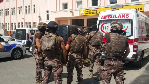 Pendik'te rehine krizi! Birliğinden kaçtı, nişanlısını tuvalatele kilitleyip...