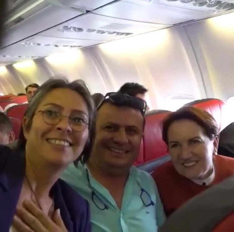 Meral Akşener yine tarifeli uçakta