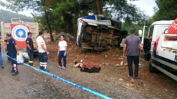 Antalya-Kemer'de kaza: 3 ölü, çok sayıda yaralı