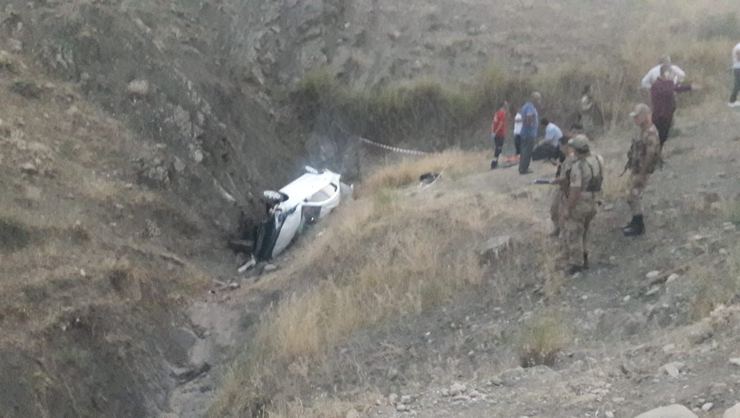 Siirt'te gelin aracı kaza yaptı: Damat öldü, gelin ağır yaralı