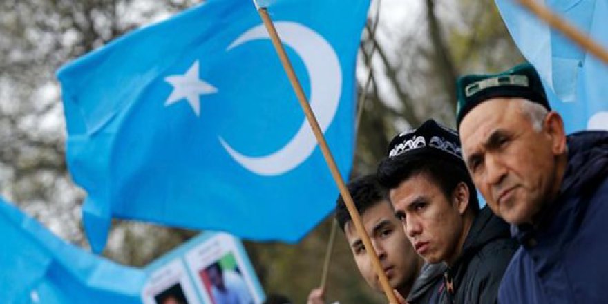 Atatürk Havalimanı'nda tutulan, 11 Uygur Türk'ü serbest