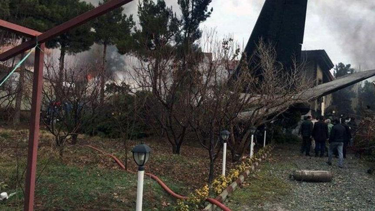 Tahran'da kargo uçağı düştü