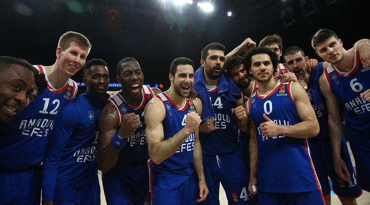 Anadolu Efes kendine geldi