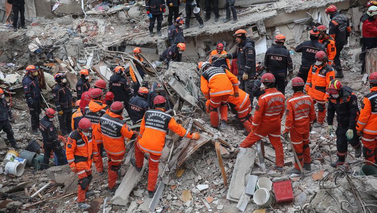 Kartal'da çöken binada hayatını kaybedenlerin sayısı 18'e ulaştı