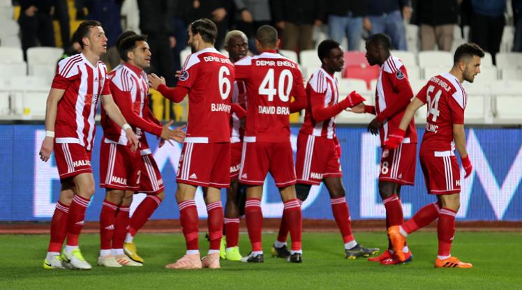 Demir Grup Sivasspor: 2 - Akhisarspor: 1