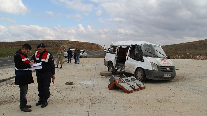 Mardin'de nişandan dönenlerin aracı devrildi: 3 ölü, 14 yaralı