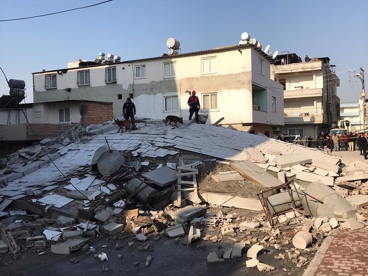 Mersin'de 4 katlı bina çöktü! Ölen ve yaralanan yok