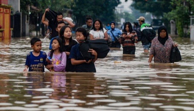Endonezya'da sel felaketinde 50 kişi hayatını kaybetti