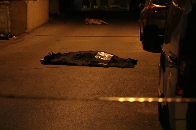 Maltepe'de vatandaş, balkondan düşerek hayatını kaybetti