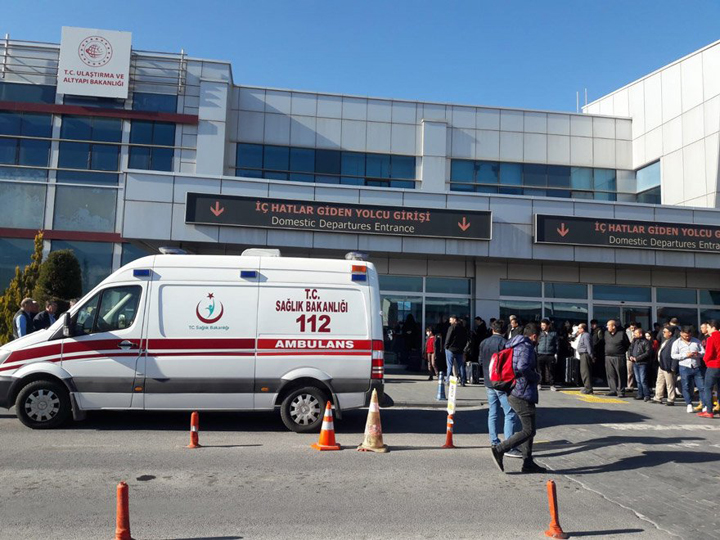 Kayseri Havalimanı'nda silah sesleri: Yaralı polisler var