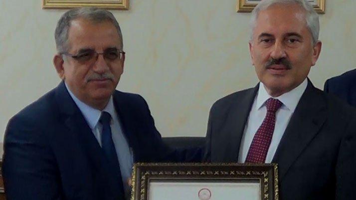 Adil Öksüz’ün kuzeni belediye başkanı seçildi, mazbatasını aldı