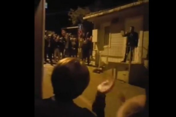 Meral Akşener’in evinin önünde toplanarak slogan atanlar beraat etti!