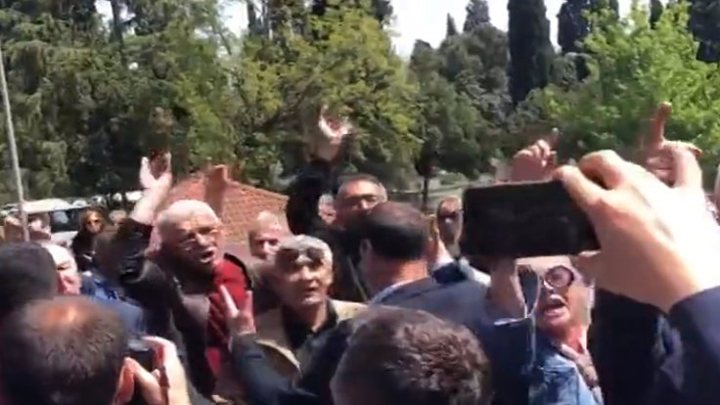 İYİ Partili Çelik'ten Raci Tetik'in cenazesinde protesto